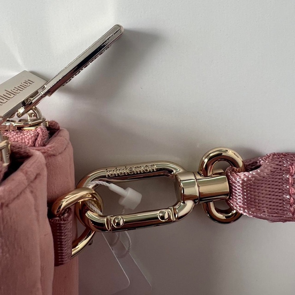 NWT Lululemon pink pastel curved wristlet velour wallet - Picture 7 of 8